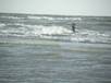  surfer dans les vagues